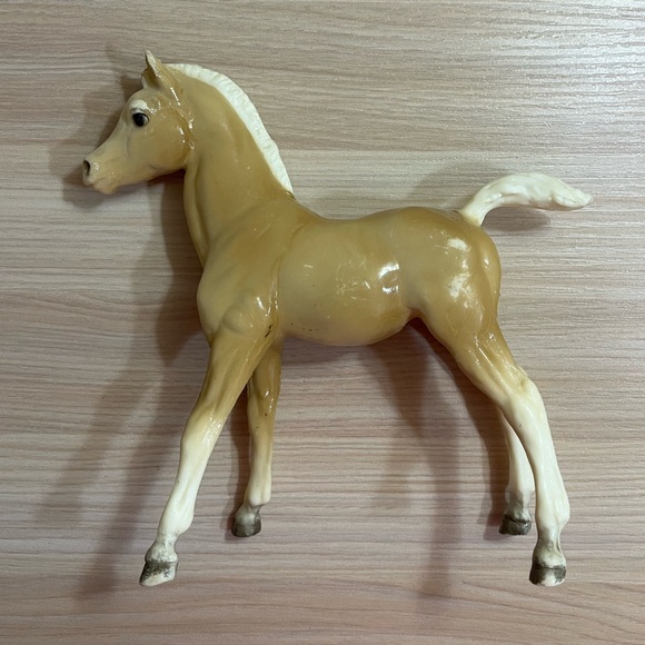 Breyer Traditional Proud Arabian Foal Glossy Palomino Horse Charity Toy Vintage - Picture 3 of 13